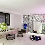 Alley Boutique And 4*