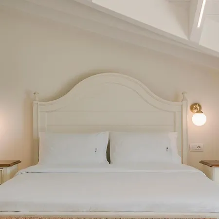 Hotel Alley Boutique And