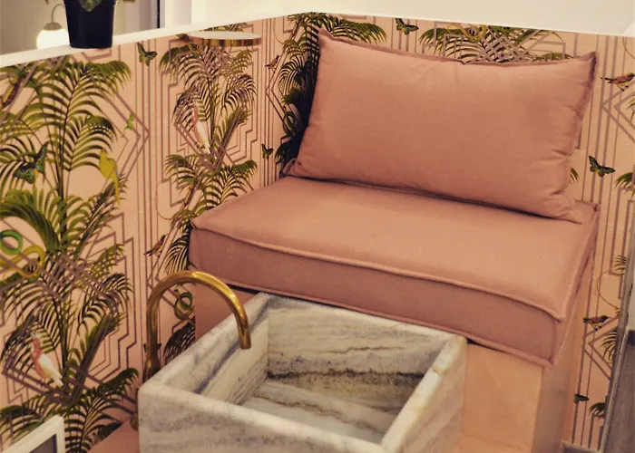 Alley Boutique And Hotel