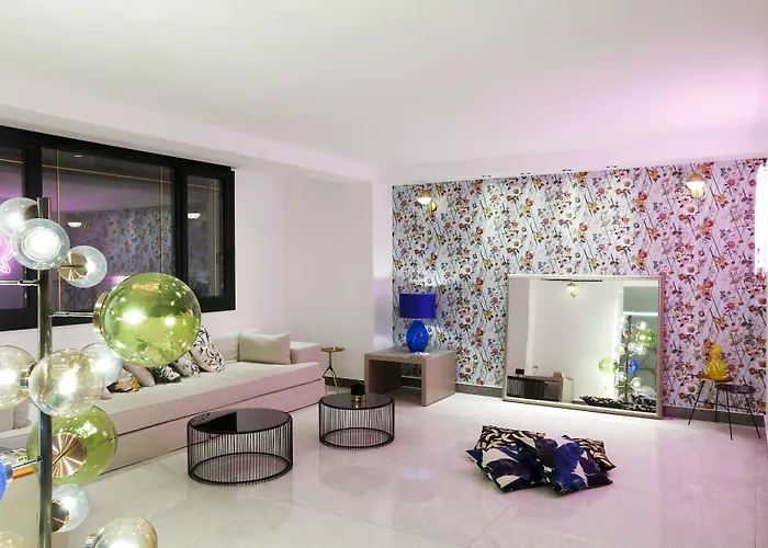 Alley Boutique And 4*