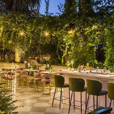 Alley Boutique And 4*