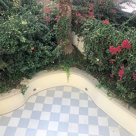 Alley Boutique And מלון 4*