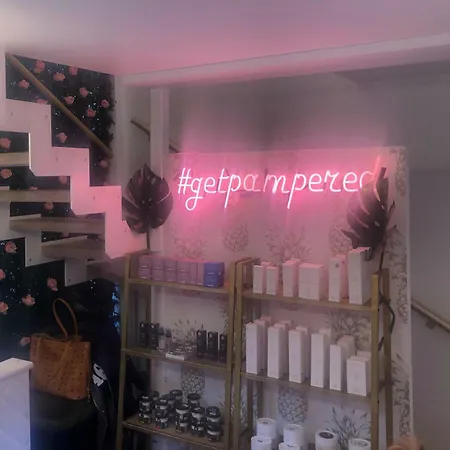 Alley Boutique And أرغوستولي