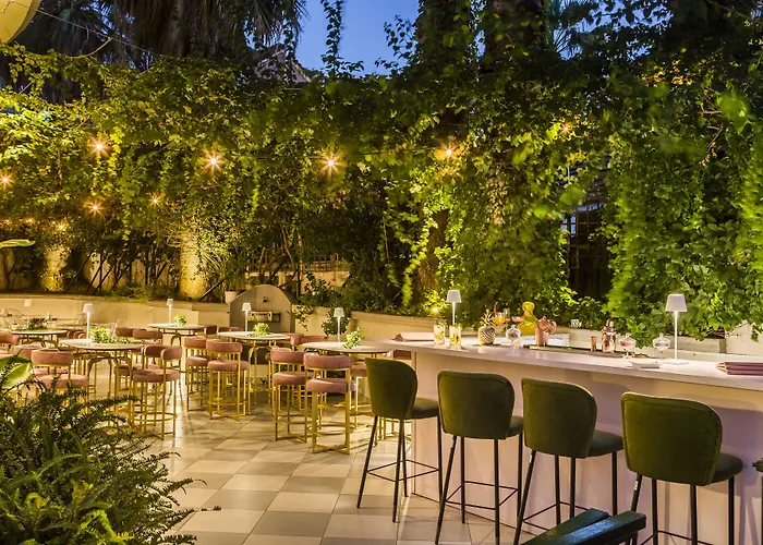 Alley Boutique And 4*